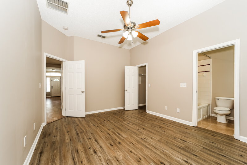 1,560/Mo, 2859 Centerwood Dr N Jacksonville, FL 32218 Main Bedroom View 2