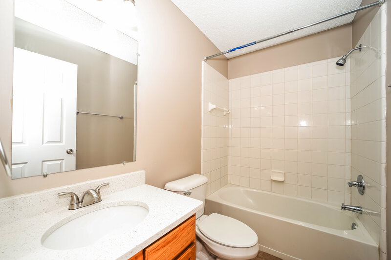 1,560/Mo, 2859 Centerwood Dr N Jacksonville, FL 32218 Bathroom View
