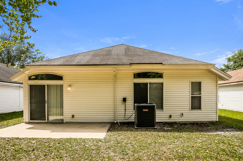 1,560/Mo, 2859 Centerwood Dr N Jacksonville, FL 32218 Rear View