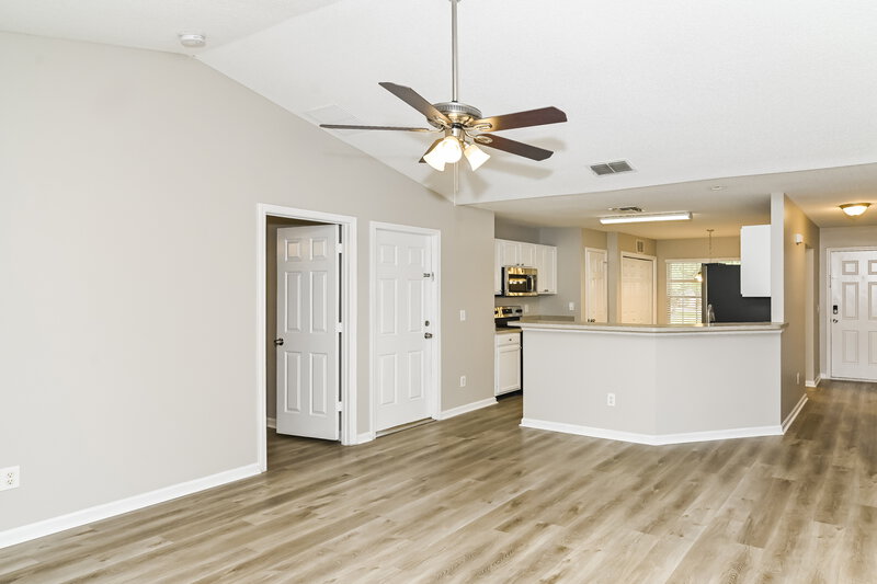 1,825/Mo, 11135 Lauren Oak Ln Jacksonville, FL 32221 Kitchen View 2