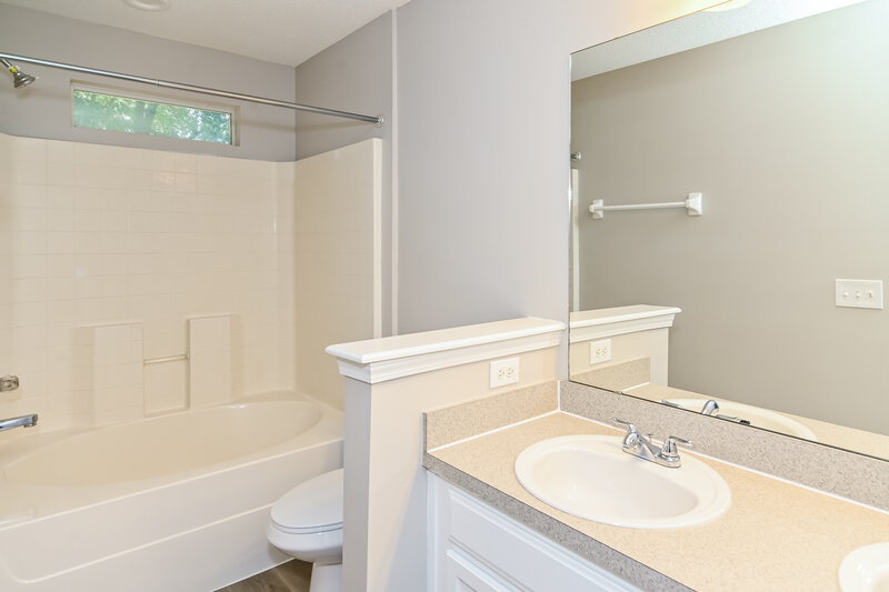 1,825/Mo, 11135 Lauren Oak Ln Jacksonville, FL 32221 Main Bathroom View