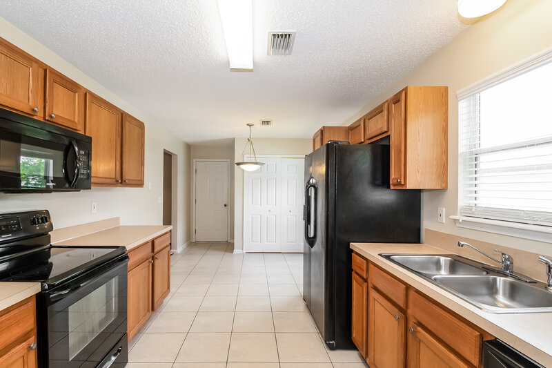1,890/Mo, 3729 August Crossing Ct Jacksonville, FL 32210 Kitchen View
