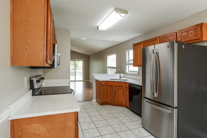 1,825/Mo, 1976 Hunters Trace Cir Middleburg, FL 32068 Kitchen View