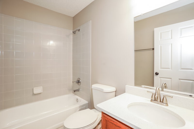 1,825/Mo, 1976 Hunters Trace Cir Middleburg, FL 32068 Bathroom View