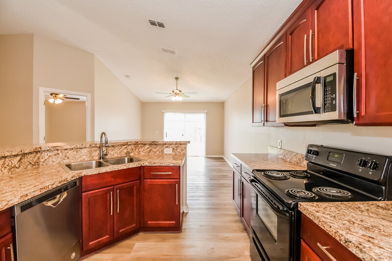 2,185/Mo, 11267 Wyndham Hollow Ln Jacksonville, FL 32246 Kitchen View 2