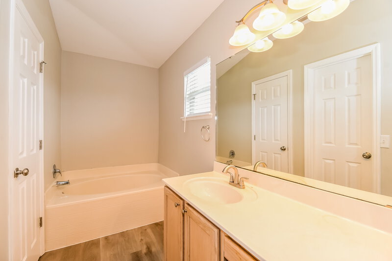 2,185/Mo, 11267 Wyndham Hollow Ln Jacksonville, FL 32246 Main Bathroom View