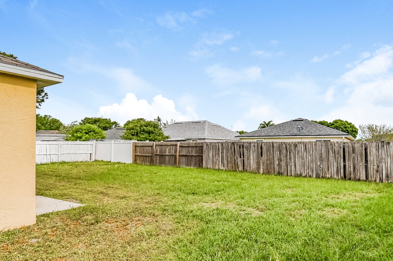 2,185/Mo, 11267 Wyndham Hollow Ln Jacksonville, FL 32246 Rear View