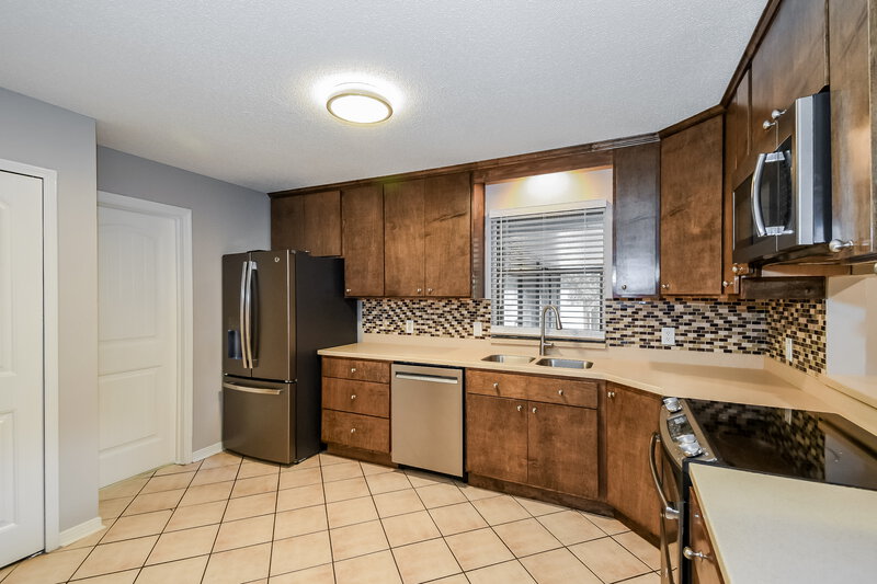 2,280/Mo, 1442 Classic Oak Ct Jacksonville, FL 32225 Kitchen View 2