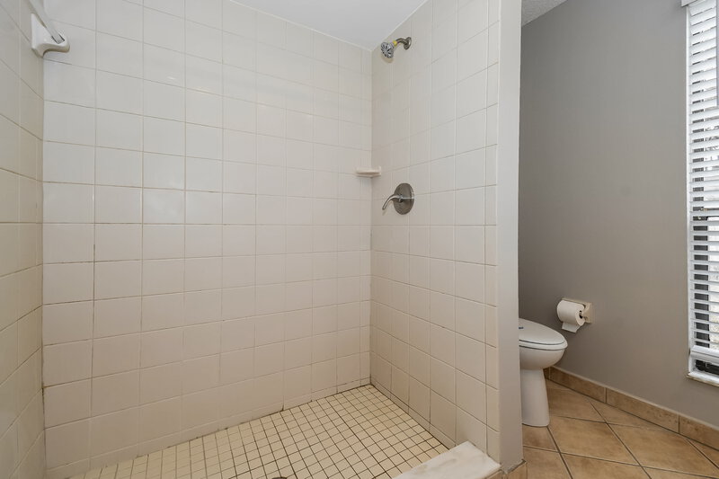 2,280/Mo, 1442 Classic Oak Ct Jacksonville, FL 32225 Bathroom View 2