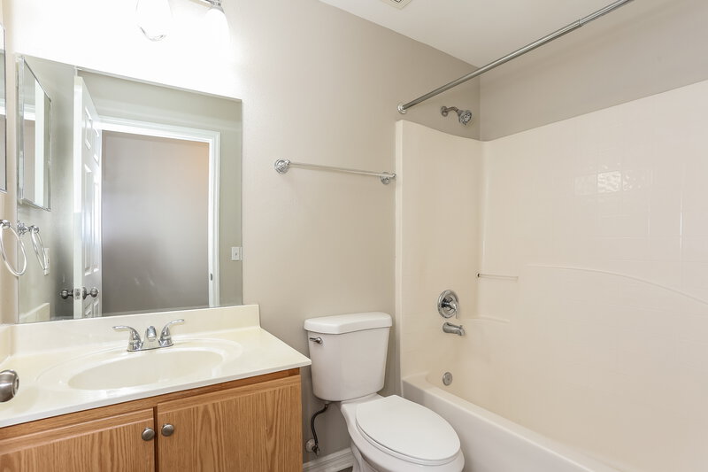 1,740/Mo, 10415 Song Sparrow Ln Jacksonville, FL 32218 Bathroom View