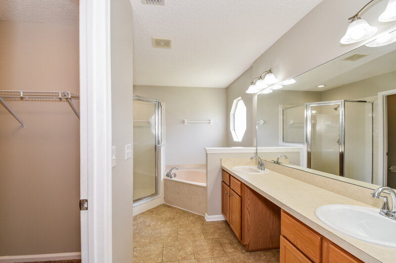 2,175/Mo, 2724 Maple Durham Dr Orange Park, FL 32073 Main Bathroom View