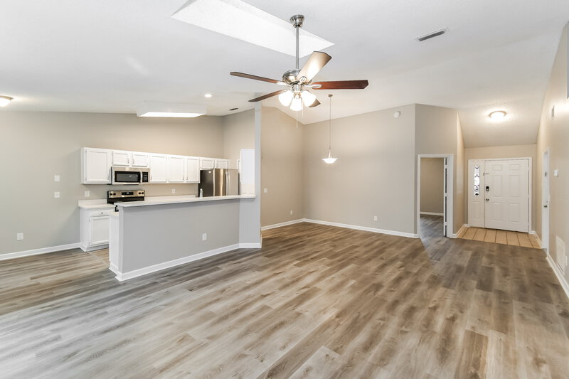 1,875/Mo, 8869 Cherry Hill Dr Jacksonville, FL 32221 Living Room View