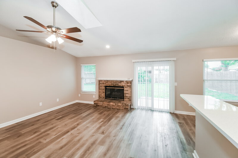 1,875/Mo, 8869 Cherry Hill Dr Jacksonville, FL 32221 Living Room View 3