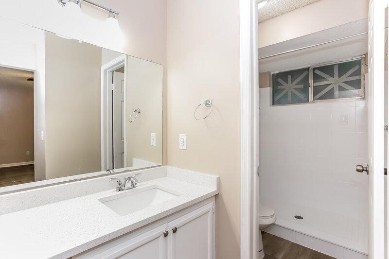 1,785/Mo, 1704 Sandy Hollow Loop Middleburg, FL 32068 Main Bathroom View