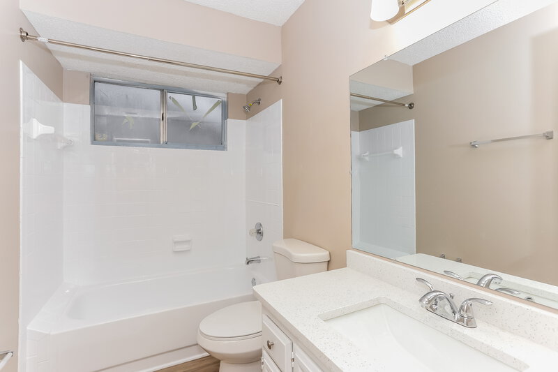 1,785/Mo, 1704 Sandy Hollow Loop Middleburg, FL 32068 Bathroom View