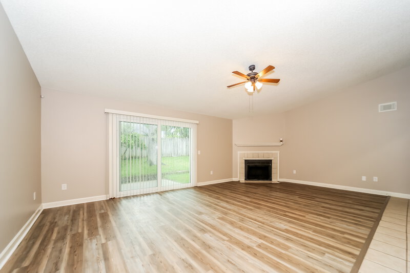 2,050/Mo, 1475 Classic Oak Rd W Jacksonville, FL 32225 Living Room View