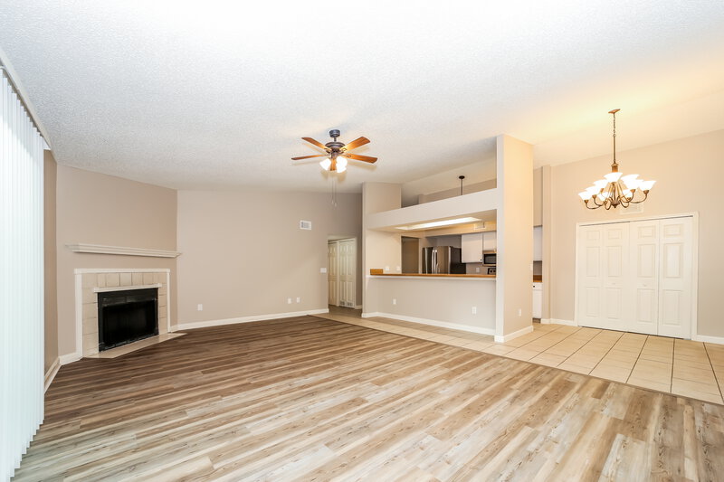 2,050/Mo, 1475 Classic Oak Rd W Jacksonville, FL 32225 Living Room View 2