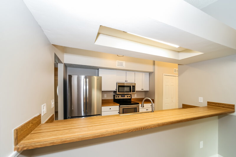 2,050/Mo, 1475 Classic Oak Rd W Jacksonville, FL 32225 Kitchen View 2