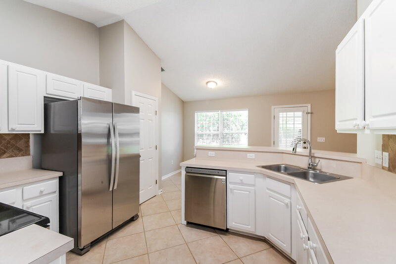 2,980/Mo, 10459 McGirts Creek Dr Jacksonville, FL 32221 Kitchen View