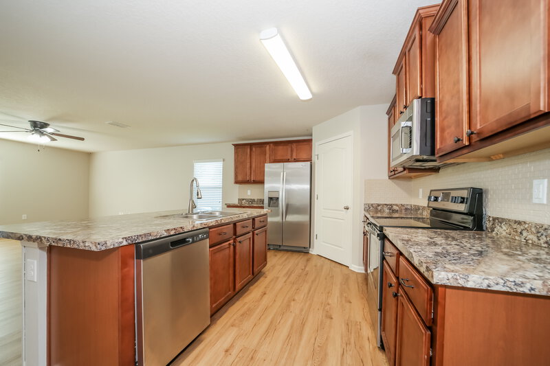 2,320/Mo, 45014 Ingleham Cir Callahan, FL 32011 Kitchen View