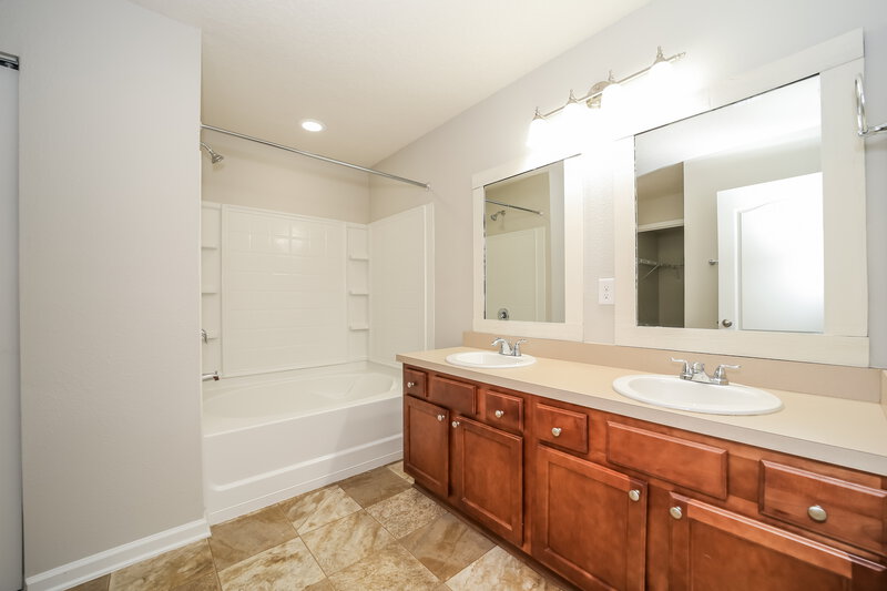 2,320/Mo, 45014 Ingleham Cir Callahan, FL 32011 Main Bathroom View