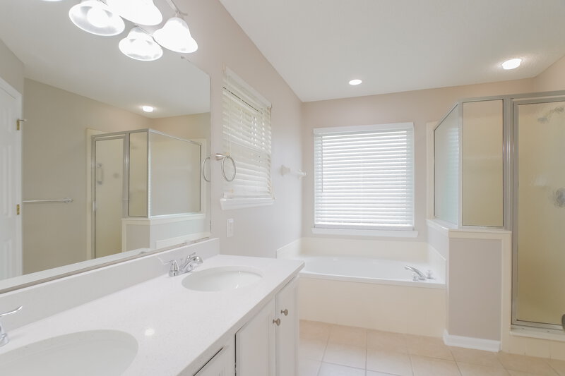 2,280/Mo, 584 Prosperity Lake Dr Saint Augustine, FL 32092 Main Bathroom View