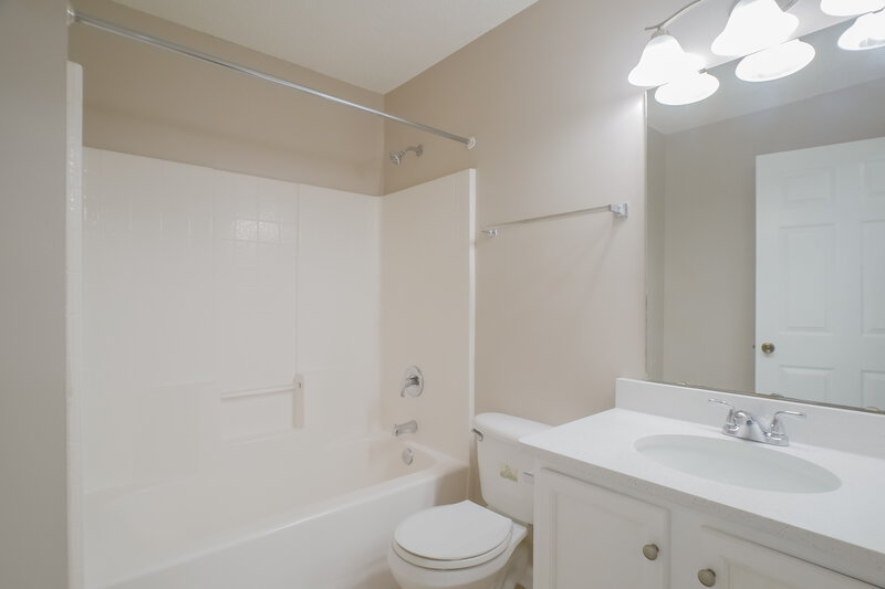 2,280/Mo, 584 Prosperity Lake Dr Saint Augustine, FL 32092 Bathroom View