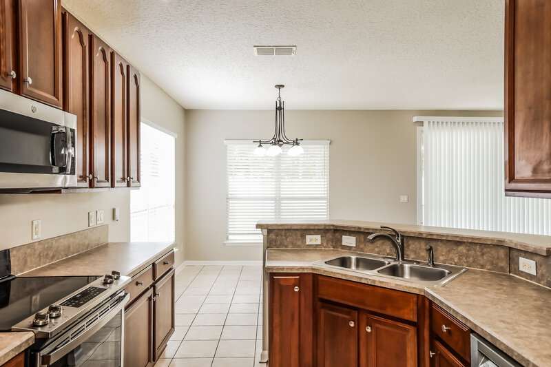 2,060/Mo, 3479 Waterford Oaks Dr Orange Park, FL 32065 Kitchen View 2