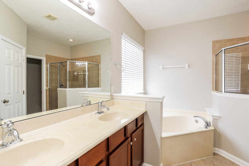 2,060/Mo, 3479 Waterford Oaks Dr Orange Park, FL 32065 Main Bathroom View