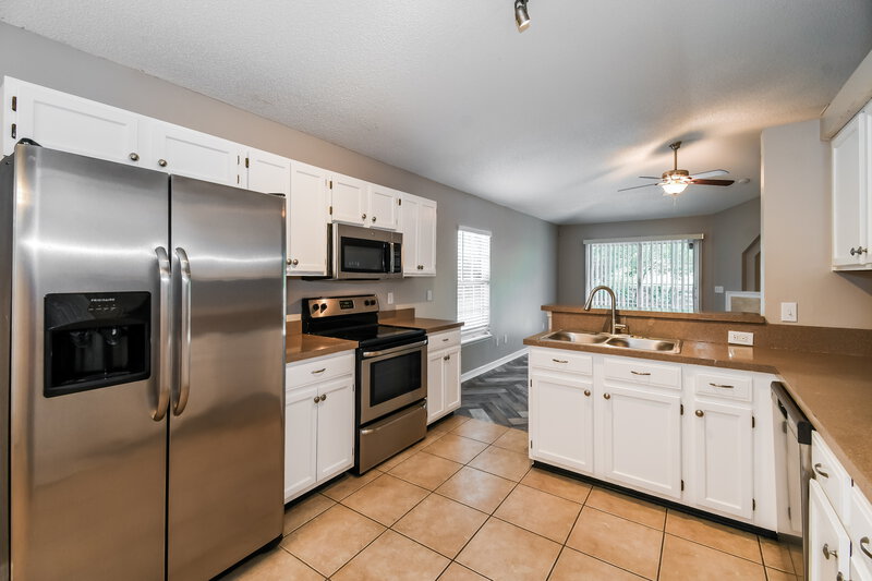 1,925/Mo, 7993 Macinnes Dr Jacksonville, FL 32244 Kitchen View
