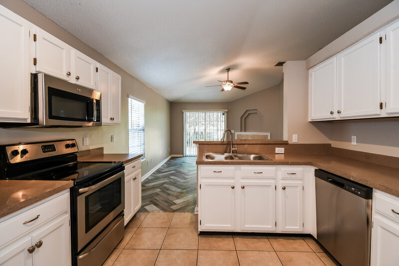 1,925/Mo, 7993 Macinnes Dr Jacksonville, FL 32244 Kitchen View 2