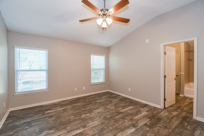 1,925/Mo, 7993 Macinnes Dr Jacksonville, FL 32244 Main Bedroom View 2