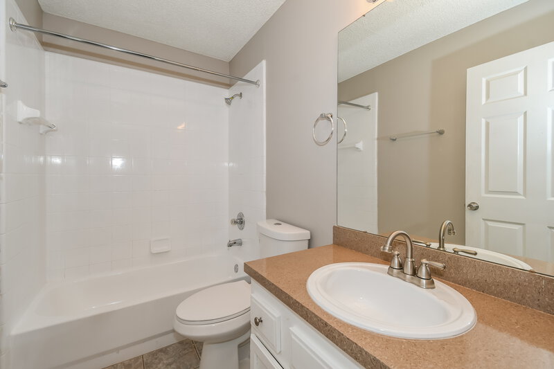 1,925/Mo, 7993 Macinnes Dr Jacksonville, FL 32244 Bathroom View