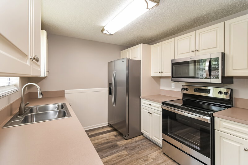 1,750/Mo, 2891 Gatling Blvd Orange Park, FL 32065 Kitchen View 2