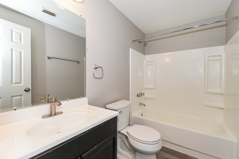 1,750/Mo, 2891 Gatling Blvd Orange Park, FL 32065 Bathroom View