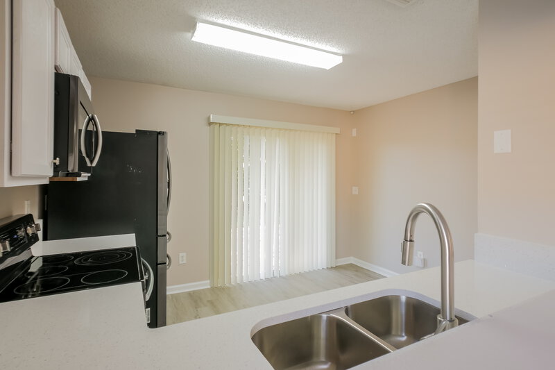 1,725/Mo, 708 Wynfield Cir Saint Augustine, FL 32092 Kitchen View 2