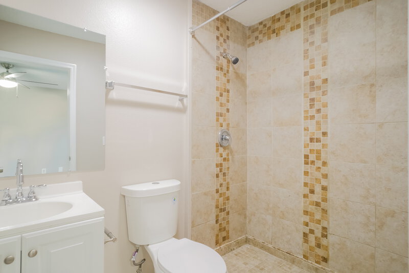 1,725/Mo, 708 Wynfield Cir Saint Augustine, FL 32092 Main Bathroom View