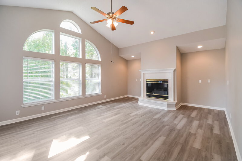 2,675/Mo, 10950 Creekview Dr Jacksonville, FL 32225 Living Room View