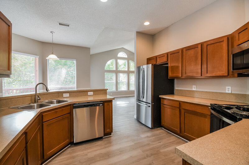 2,675/Mo, 10950 Creekview Dr Jacksonville, FL 32225 Kitchen View