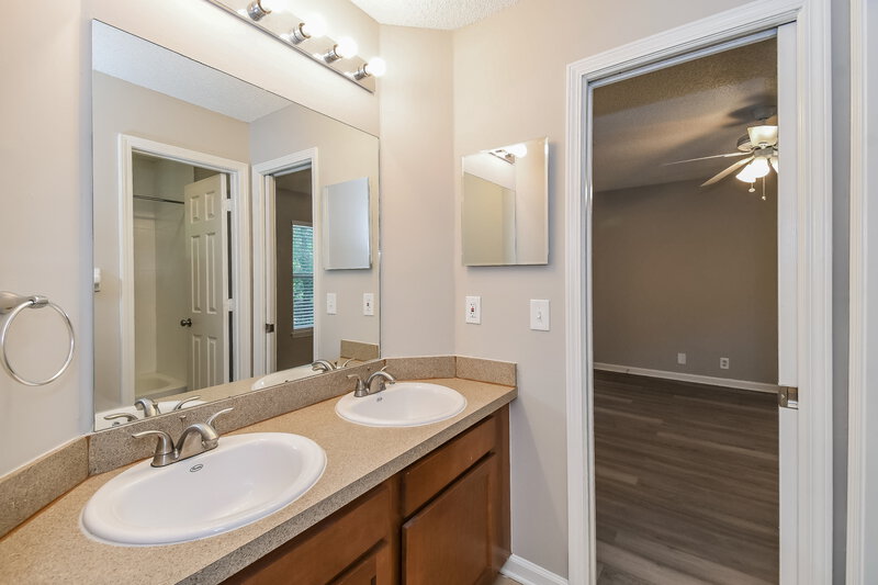 2,675/Mo, 10950 Creekview Dr Jacksonville, FL 32225 Bathroom View