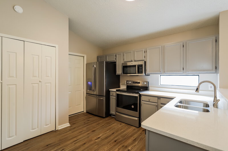 1,990/Mo, 1260 Suffolk Pl Orange Park, FL 32065 Kitchen View