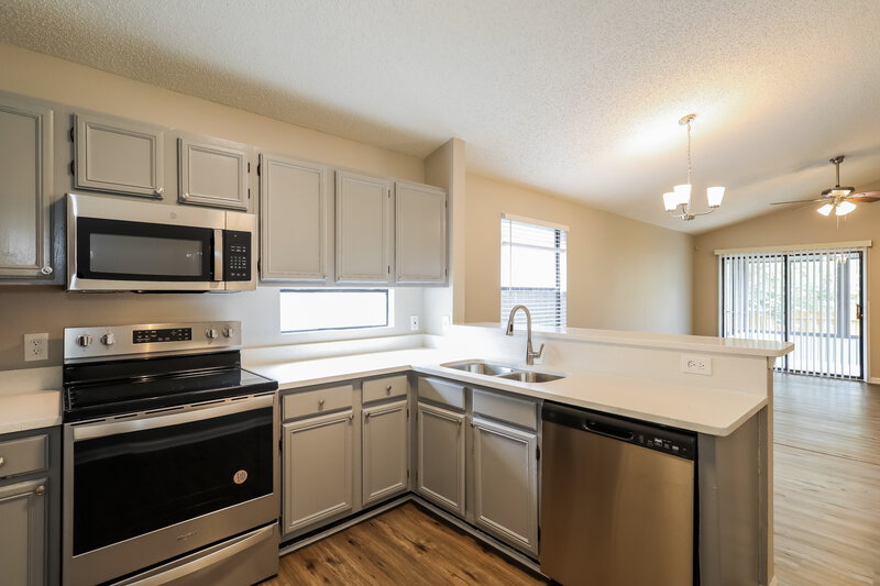 1,990/Mo, 1260 Suffolk Pl Orange Park, FL 32065 Kitchen View 2