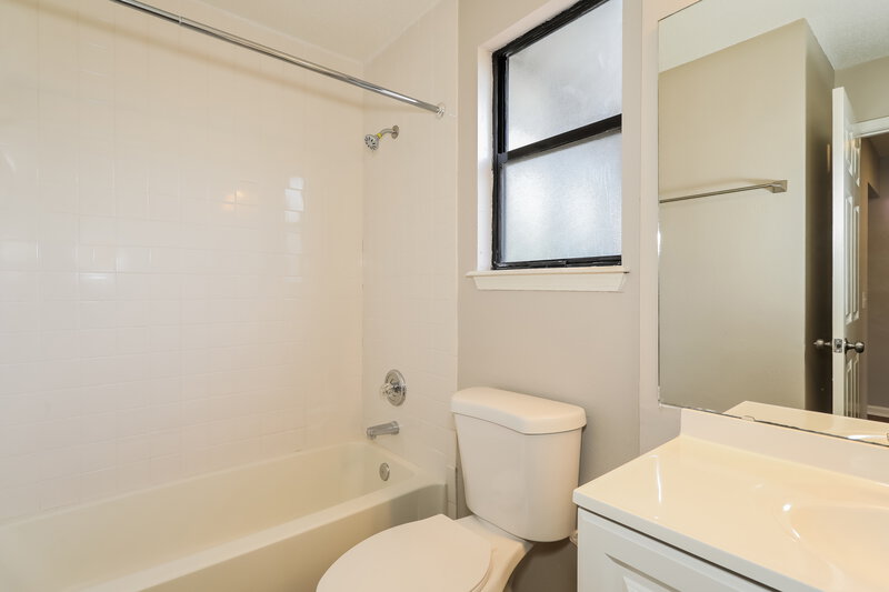 1,990/Mo, 1260 Suffolk Pl Orange Park, FL 32065 Bathroom View