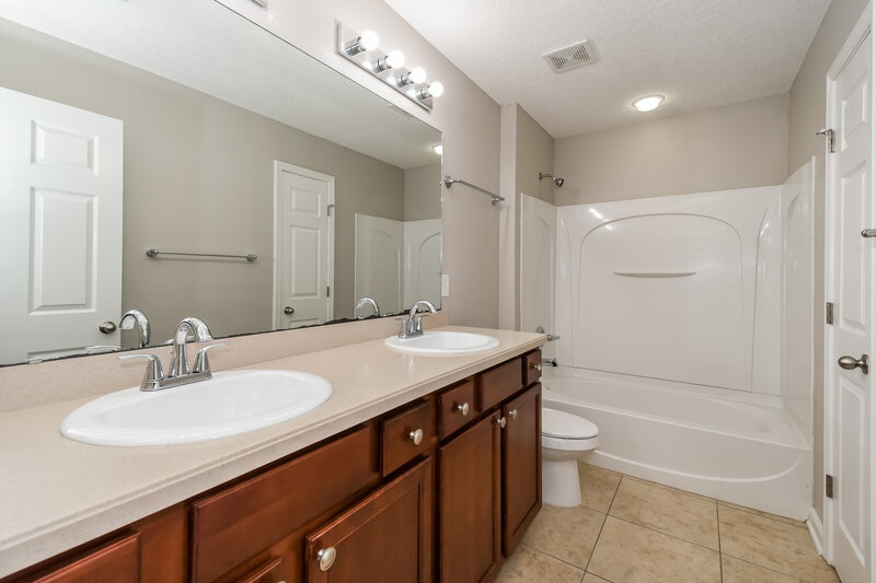 1,820/Mo, 5543 Village Pond Cir Jacksonville, FL 32222 Bathroom View
