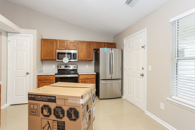 1,825/Mo, 8028 Queensferry Ln Jacksonville, FL 32244 Kitchen View