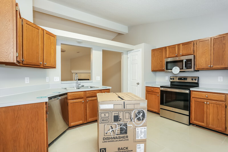 1,825/Mo, 8028 Queensferry Ln Jacksonville, FL 32244 Kitchen View 2