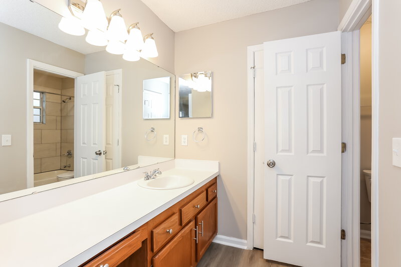 1,825/Mo, 8028 Queensferry Ln Jacksonville, FL 32244 Main Bathroom View