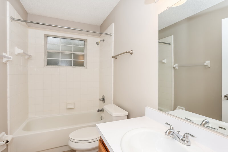 1,825/Mo, 8028 Queensferry Ln Jacksonville, FL 32244 Bathroom View