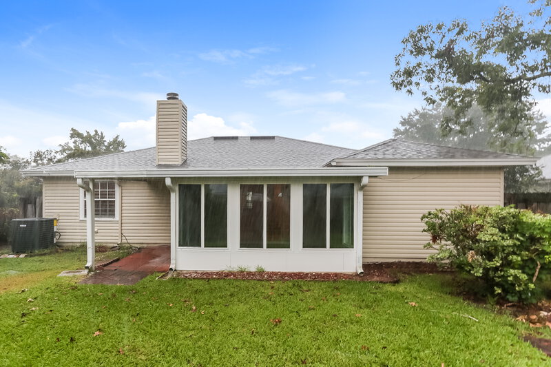1,825/Mo, 8028 Queensferry Ln Jacksonville, FL 32244 Rear View
