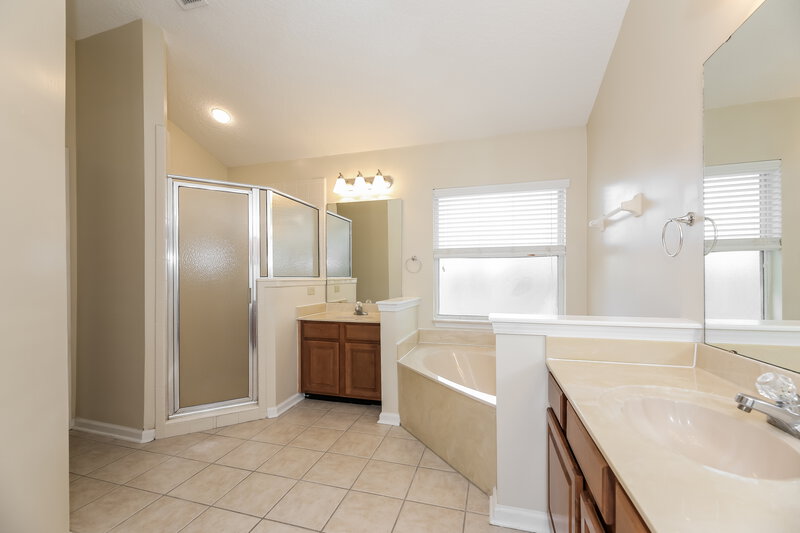 2,365/Mo, 12552 Arrowleaf Ln Jacksonville, FL 32225 Main Bathroom View 2